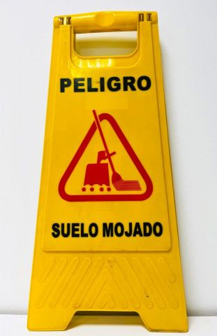 SEÑAL SUELO MOJADO AMARILLO ECO